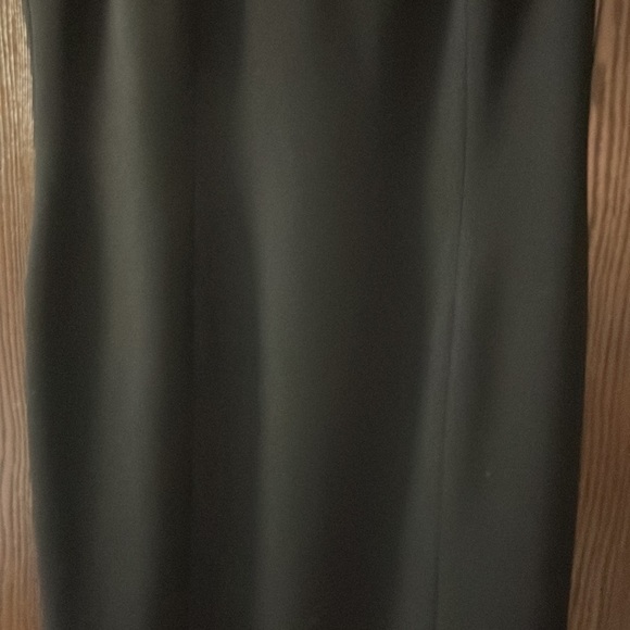Adriana Papell sleeveless, basic black dress. Size 10P - Picture 3 of 7